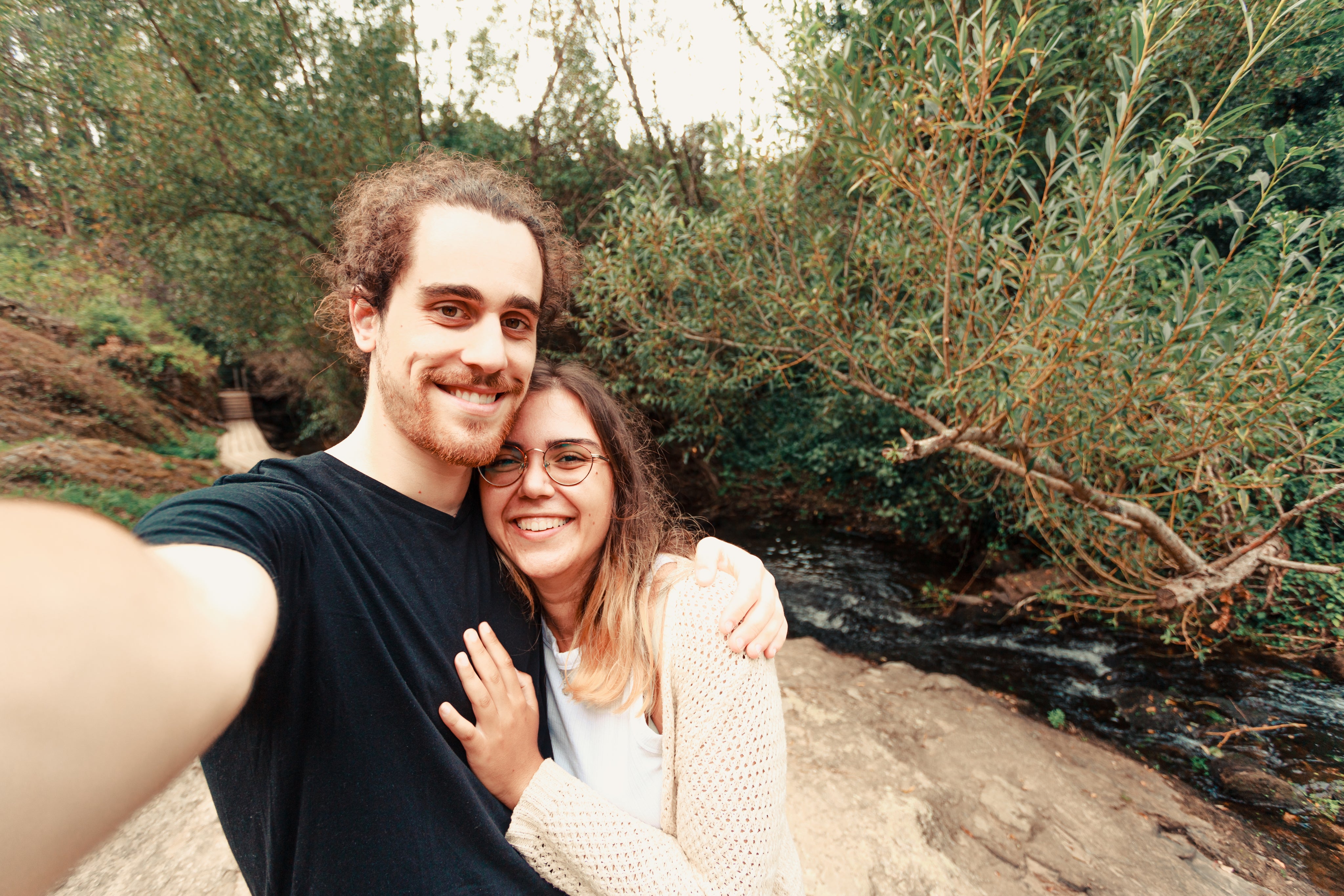 files/couple-stands-by-a-river-and-take-a-selfie.jpg